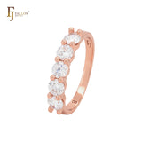 Anillos de moda en oro rosa con triple racimo de circonitas blancas redondeadas