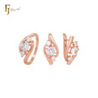 Elegante conjunto de joyas de oro rosa con anillos y triple circonita blanca engastada.