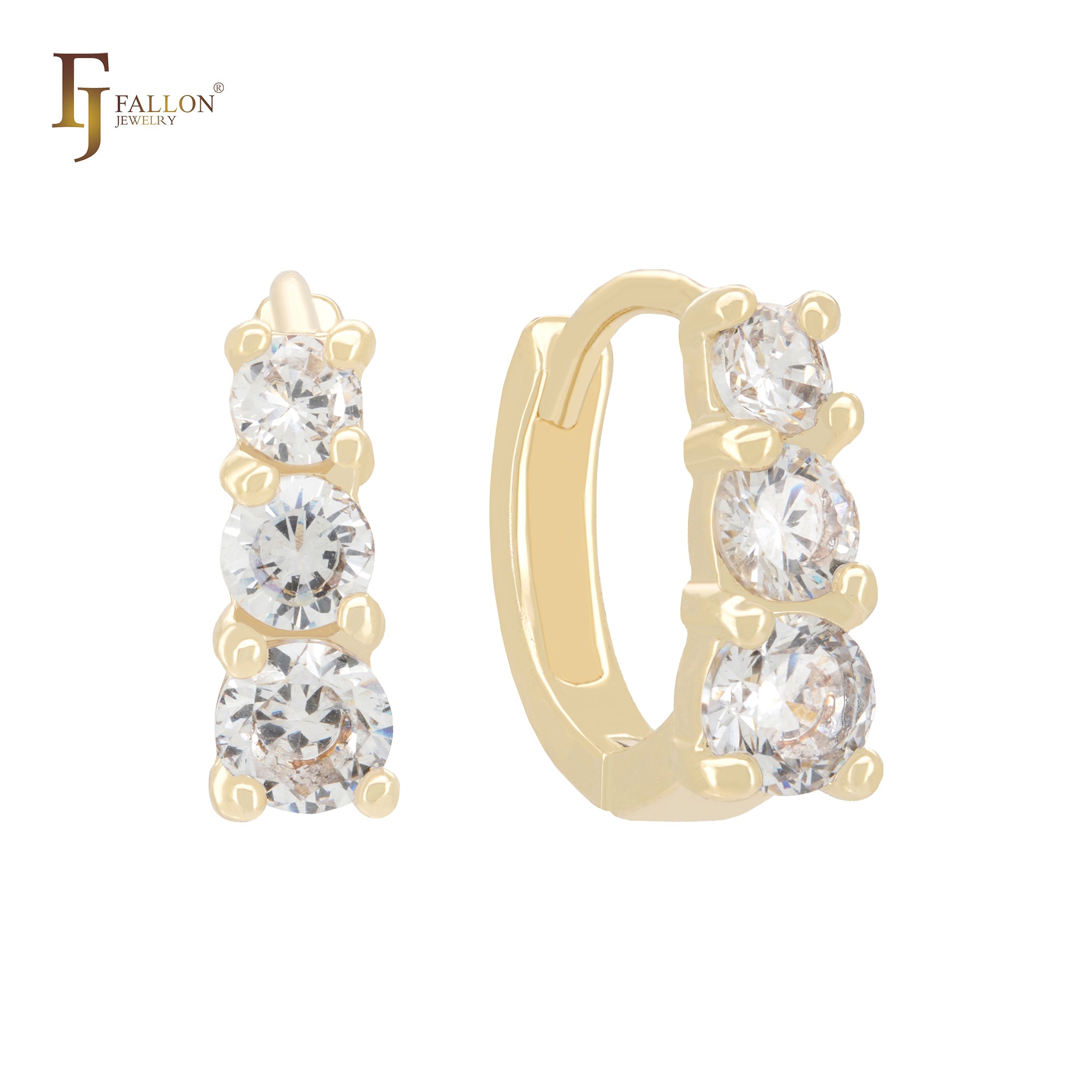 Pendientes Huggie de oro de 14 quilates con circonitas blancas triples redondeadas
