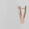 Pendientes de clip minimalistas con forma de V y chevron en oro rosa de 14 quilates