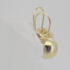 Pendientes de gancho de alambre con forma de linterna de cuentas de Oksana en colores chapados en oro de 14 quilates, oro de 18 quilates y oro rosa.