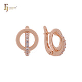 Elegantes pendientes de clip de oro rosa con circonitas blancas entrecruzadas.