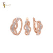 Conjunto de joyas de oro rosa de dos tonos con anillos y bandas entrelazadas de circonitas blancas con diseño geométrico