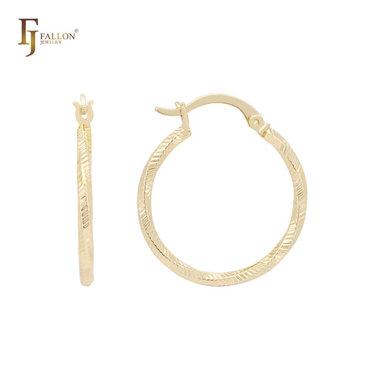 Aros de oro rosa de 14 quilates con textura de serpiente brillante