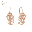 Pendientes de gancho de alambre de oro rosa con filigrana de corazón y triple lazo