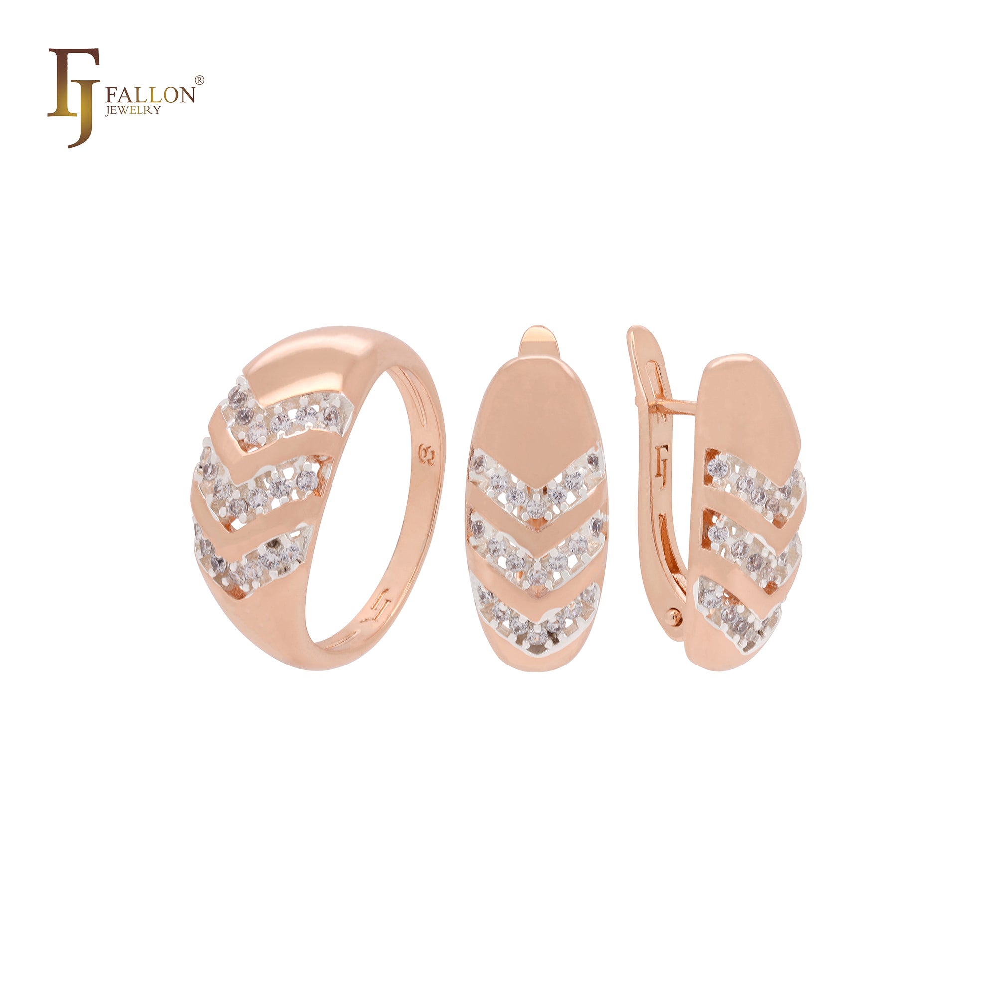 Conjunto de joyas bicolor en oro rosa con tres flechas de circonitas blancas y anillos.