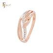 Anillo de boda de dos tonos en oro rosa con hojas y ramas pavimentadas con circonitas blancas.