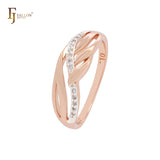 Anillo de boda de dos tonos en oro rosa con hojas y ramas pavimentadas con circonitas blancas.