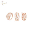 Conjunto de joyas de dos tonos en oro rosa con filas geométricas onduladas curvas y anillos