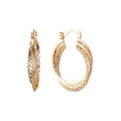 Brincos de argola em ouro 14K com textura de três fileiras