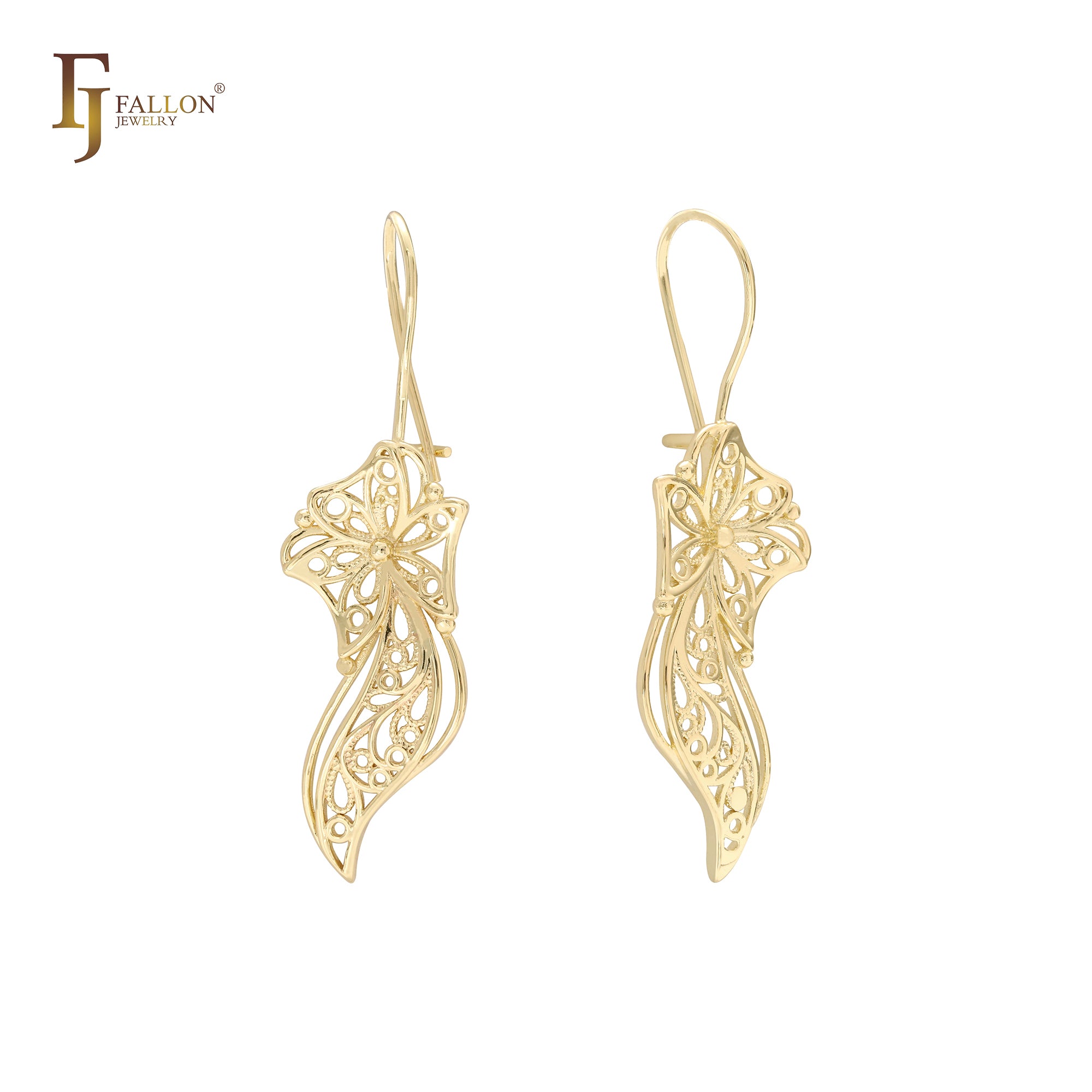 Pendientes de gancho de alambre con forma de mariposa en oro de 14 quilates, oro rosa y oro blanco.
