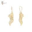 Pendientes de gancho de alambre con forma de mariposa en oro de 14 quilates, oro rosa y oro blanco.