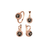 Conjunto de joyería con colgante y anillos chapados en oro blanco con halo de circonitas cúbicas de gran tamaño y forma redonda.