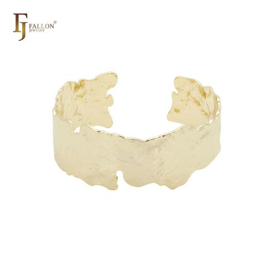 Brazalete de oro de 14 quilates con textura irregular