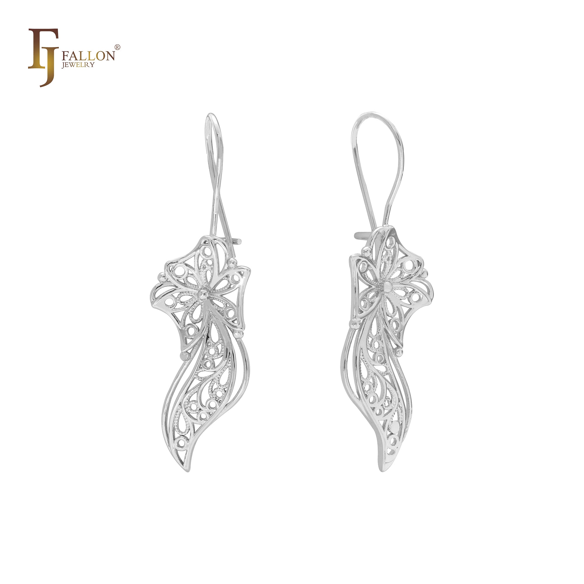 Pendientes de gancho de alambre con forma de mariposa en oro de 14 quilates, oro rosa y oro blanco.